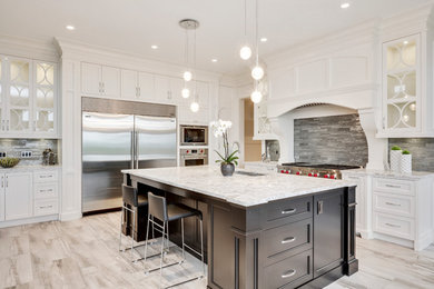 Kitchen - transitional kitchen idea in Calgary