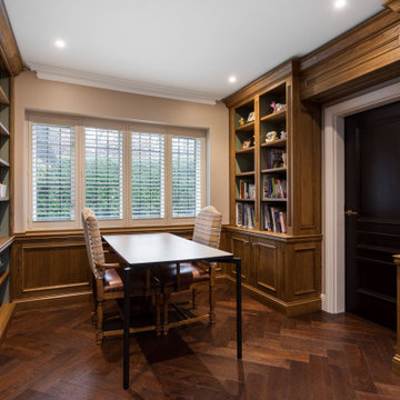 BESPOKE CLASSIC FITTED LIBRARY IN OAK