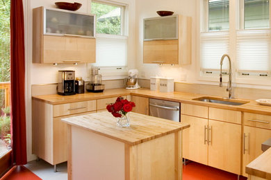 Inspiration for a modern kitchen remodel in New York