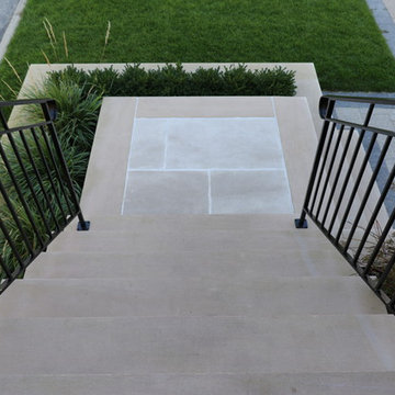 Leaside Front Yard - Timeless Classic