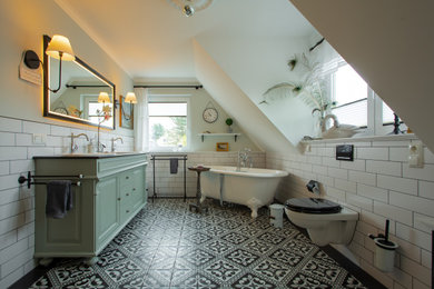 ドレスデンにあるトラディショナルスタイルのおしゃれな浴室の写真