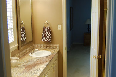 Elegant bathroom photo in Dallas