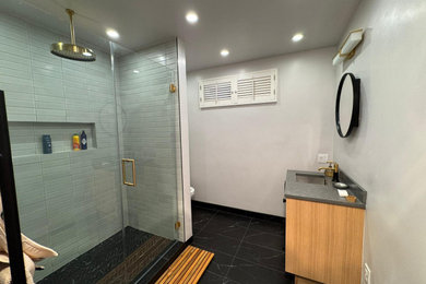 Island style bathroom photo in Los Angeles