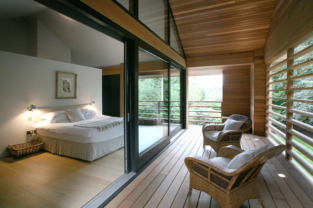 Contemporary Bedroom by Tye Architects