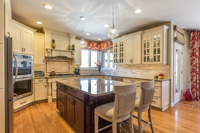 Kitchen photo in Tampa