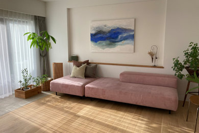 Modelo de salón para visitas abierto y blanco nórdico de tamaño medio sin chimenea y televisor con paredes blancas, suelo de madera clara y suelo beige