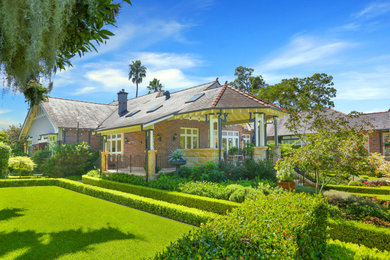 This is an example of an arts and crafts exterior in Sydney.