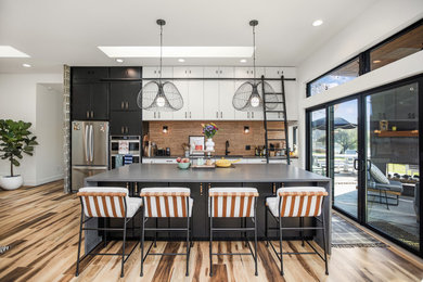 Kitchen - contemporary kitchen idea in Atlanta