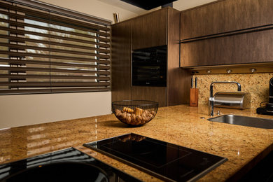 Kitchen - mid-century modern kitchen idea in Amsterdam