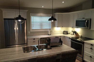 Inspiration for a rustic kitchen remodel in Toronto