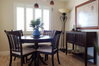 Dining room - tropical dining room idea in Orlando