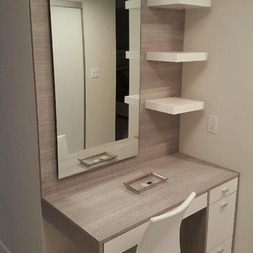 Two toned make up station