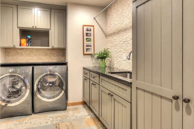 Laundry room photo in Milwaukee
