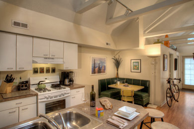 Elegant kitchen photo in Cleveland