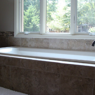 Warm neutral bathroom