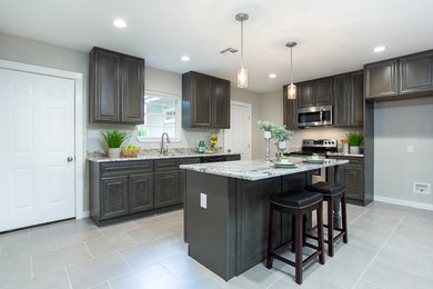 Example of a kitchen design in Austin