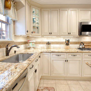 Fabuwood Wellington Ivory Glaze Kitchen