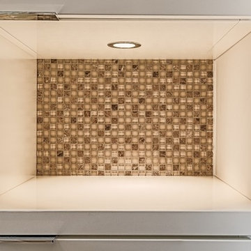 Badschrank mit Glasmosaik