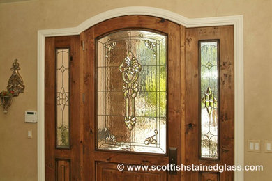 Example of a classic entryway design in Austin