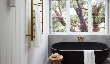 Room of the Week:  A Bathroom That Lets Nature Steal the Show
