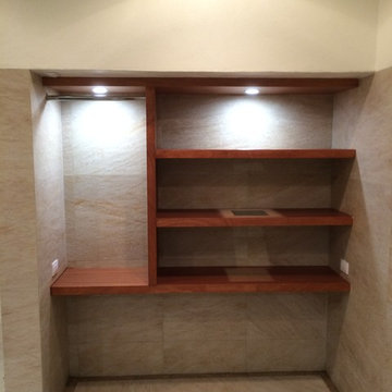 Clóset de madera de cedro.