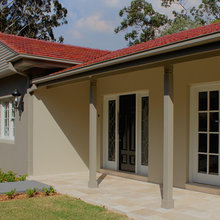 Front of house/porch/driveway