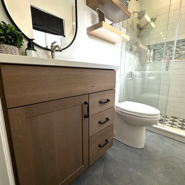 Showplace EVO Quartersawn Oak Pendleton Primary Bath in Sparrow