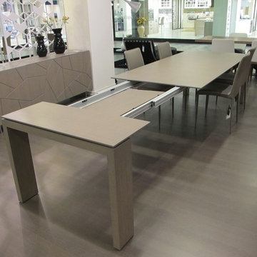 Modern Italian dining tables