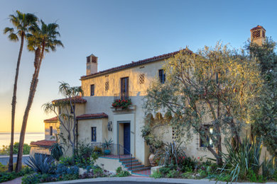 Example of a tuscan exterior home design in Los Angeles