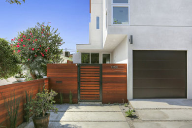 Minimalist home design photo in Los Angeles