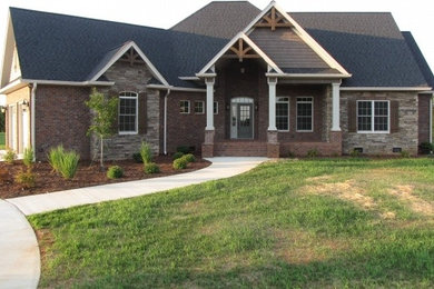 Exterior home idea in Charlotte
