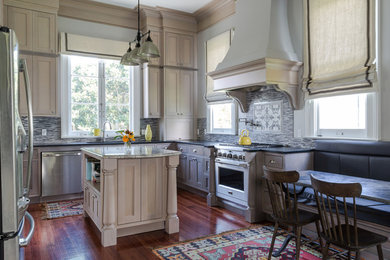 Inspiration for a traditional kitchen in New Orleans.