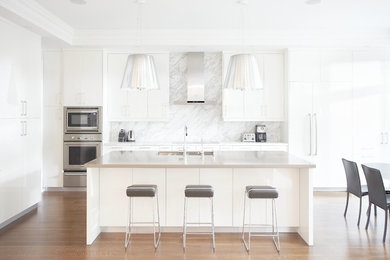 Inspiration for a contemporary kitchen remodel in Toronto