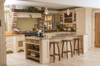 Traditional Country Style In Frame kitchen