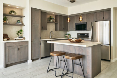 Kitchen - contemporary kitchen idea in Austin