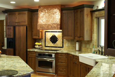 Kitchen - traditional kitchen idea in Other