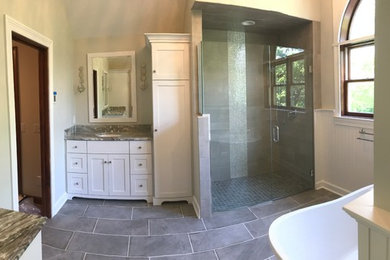 Transitional bathroom photo in Chicago
