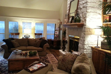 Photo of a traditional living room in Austin.