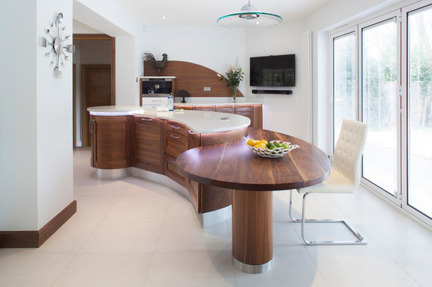Contemporary Kitchen by Stoneham Kitchens