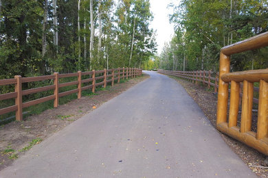 Photo of a farmhouse landscaping in Calgary.
