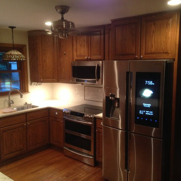 Traditional kitchen with clean backsplash