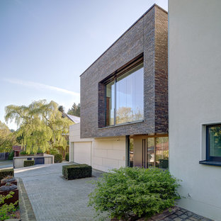 Mittelgroßes, Zweistöckiges, Mehrfarbiges Modernes Einfamilienhaus mit Backsteinfassade und Flachdach in Köln