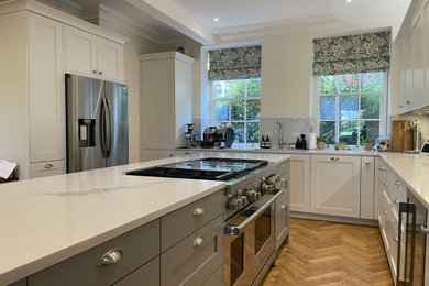 Photo of a modern kitchen in Surrey.