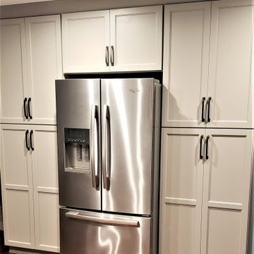 Starmark Kitchen in Maple Stratford Portabella w/ Hickory Mocha Floating Shelves