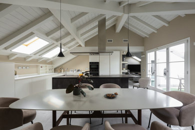 Esempio di una sala da pranzo design