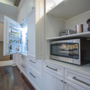 Classic White Kitchen with Glam Vibes