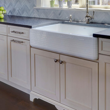 Farm Sink with Fluted Detailing