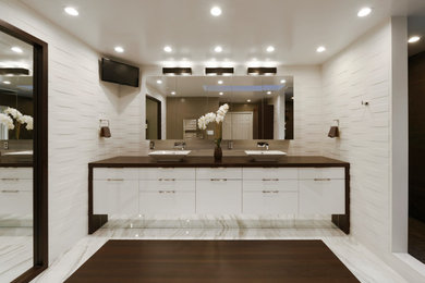 Inspiration for a contemporary home design remodel in Charleston