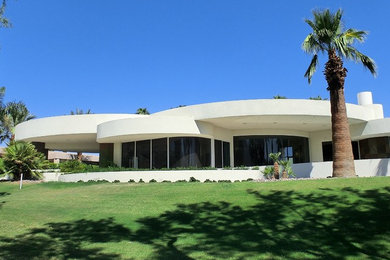 Inspiration for a mid-sized modern white one-story stucco exterior home remodel in Los Angeles