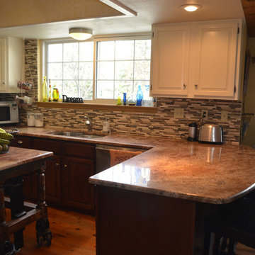 Off-White with Nutmeg Two-Tone Kitchen